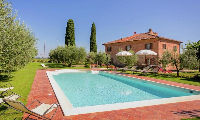 Cortona Villa | Villa at 300 m altitude with private swimming pool and views of Cortona