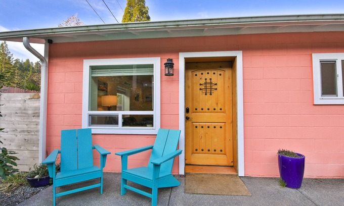 Crescent City House | Villa Au Contraire-luxury within steps to Jedediah Smith Park and Smith River
