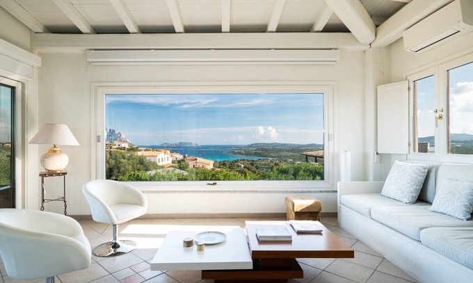 Porto Istana Villa | Villa Aurazure - jacuzzi with seaview
