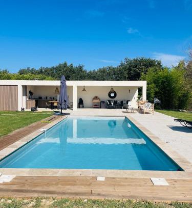 La Tour-d'Aigues Villa | Villa avec Pool House au cœur des vignes - Lubéron
