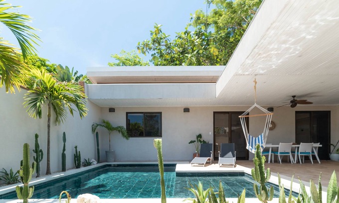Carmen Villa | Villa Ayola | PRIME LOCATION | 1MIN WALK TO BEACH