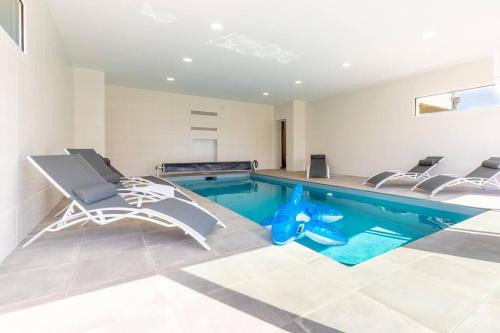 Sibiril House | Villa Azénor Bretagne Piscine Intérieure Partagée toute l'année 100m plage