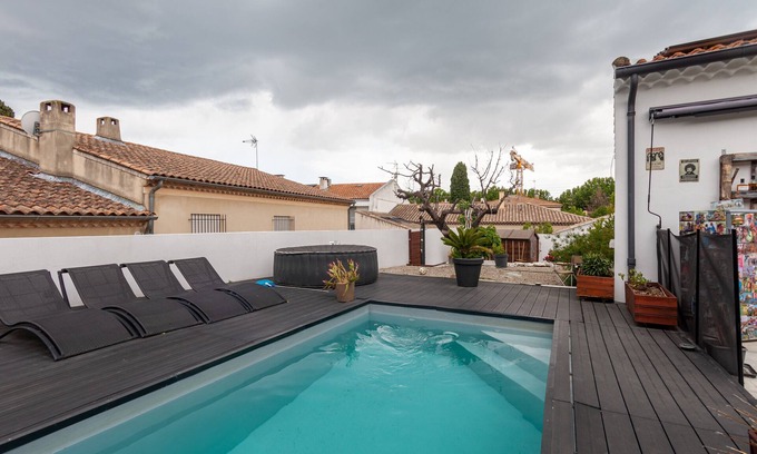 Salon-de-Provence Villa | Villa 'Baraka' with Private Pool, Wi-Fi and Air Conditioning