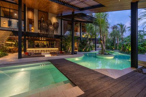 Umalas Villa | Villa Baratega - Dreamy Urban Tropical 6BR Villa for Large Group