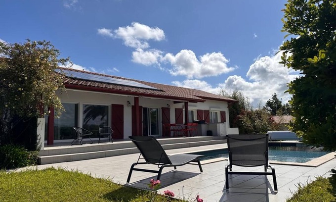 Arcangues Villa | Villa Basque Vue Piscine Campagne