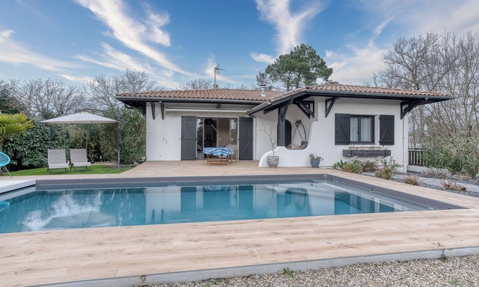 La Teste-de-Buch House | Villa Bassin D'Arcachon for 8 People with Pool – Rated 4 Stars