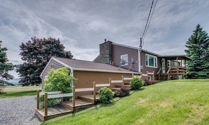 Valois House | Villa Bellangelo on the Seneca Lake wine trail