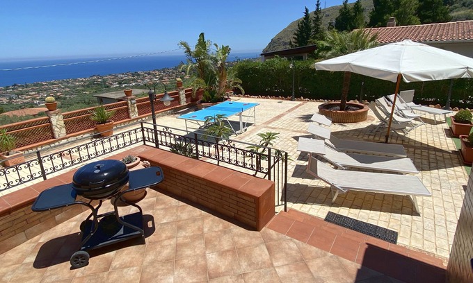 Altavilla Milicia Villa | Villa Belvedere di Altavilla with Pool and Near The Sea