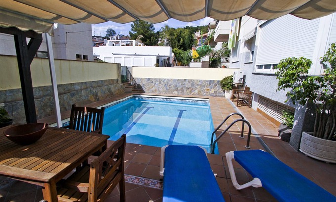 Cap de Salou Ski Chalet | VILLA BUDA