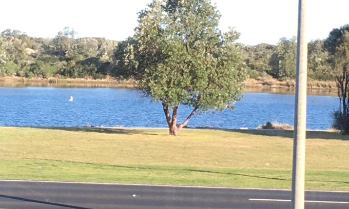 Lakes Entrance Apartment | Villa by the Lake
