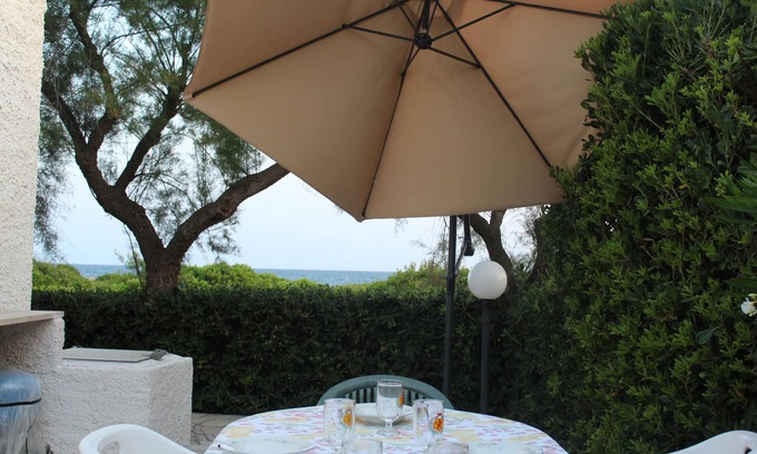 Torre Castiglione Villa | Villa by the sea and with a fantastic green garden!