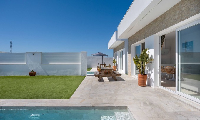 Chiclana de la Frontera House | Villa 'Cristina' with Private Pool, Wi-Fi and Air Conditioning