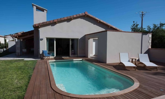 Castelnau-de-Montmiral Villa | Villa Castelnau - air conditioning & heated pool, nestled in the castle grounds - I