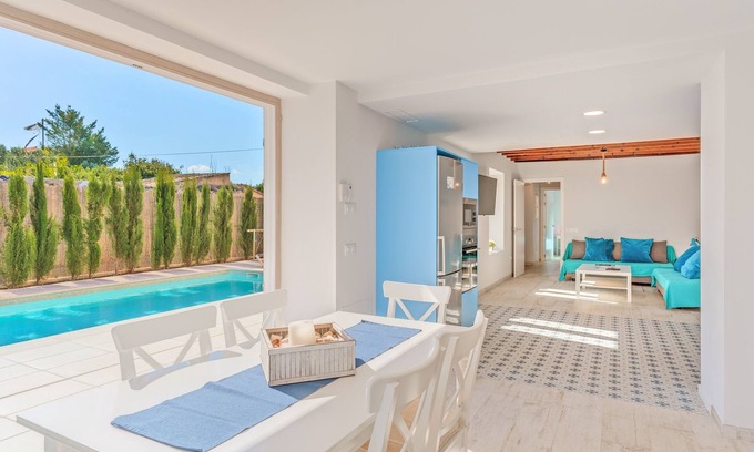 Sineu Villa | Villa 'Ca Na Rossa' with Mountain View, Wi-Fi and Air Conditioning