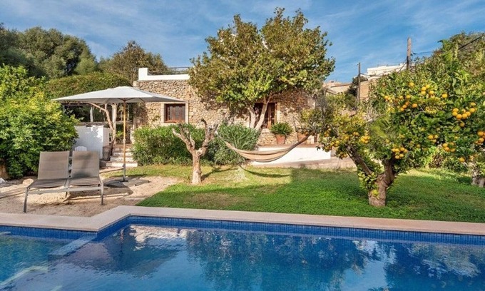 Buger Ski Chalet | Villa Can Massienet, charming village house with pool and clear views in Búger
