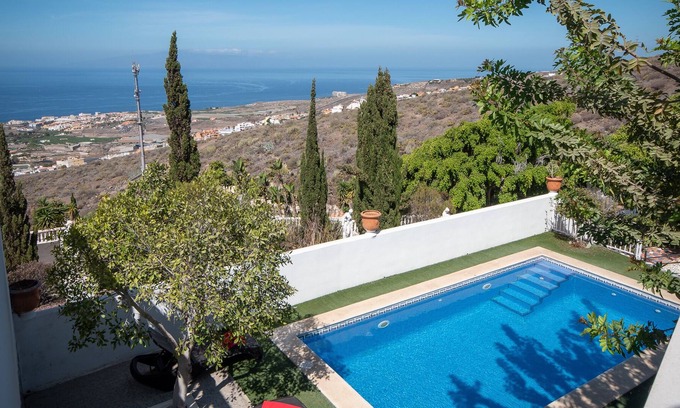Armenime Villa | Villa Carlo. Lovely 4 bedroom villa. Private Pool. Sea Views.