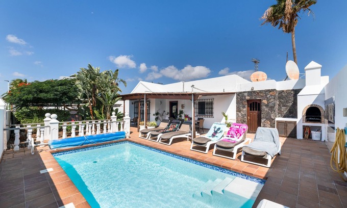 Puerto del Carmen Villa | Villa 'Casa Colleen' with Heated Pool, Terrace, Garden, Wi-Fi & AC