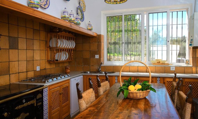 Ubrique Villa | Villa 'Chalet Rural Los 20 Pilares' with Mountain View, Wi-Fi and Air Conditioning