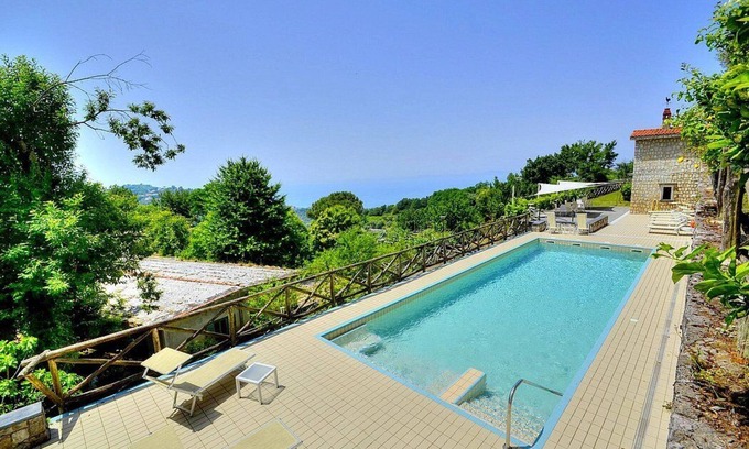 Sorrento Villa | Villa Cibele: An elegant and welcoming three-story villa in a quiet position, located on a hillside above the sea, with Free WI-FI.