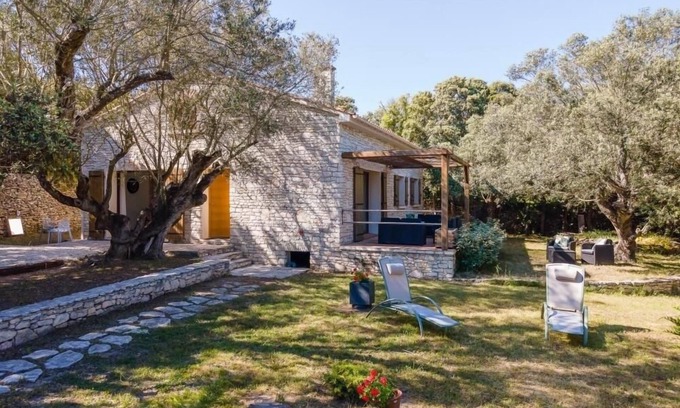Bonifacio House | Villa Colombo - Four Bedroom House, Sleeps 8