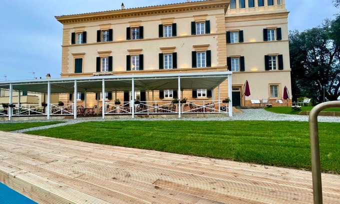 Fauglia Hotel | Villa Conti