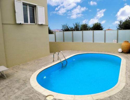 Malevizi Villa | Villa Cool with Private Pool, Mountain & Sea View