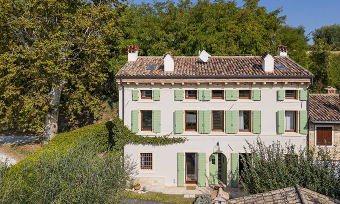 Montioni House | Villa Corte Carlotte - surrounded by the countryside, just 4 km from Lazise