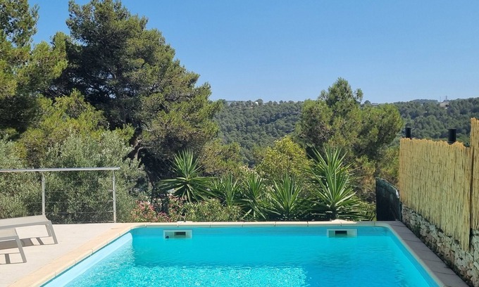 Carnoux-en-Provence Villa | Villa D'architecte, au Milieu des Pins, à 10 Minutes de Cassis