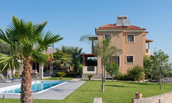 Malevizi Villa | Villa David with private pool