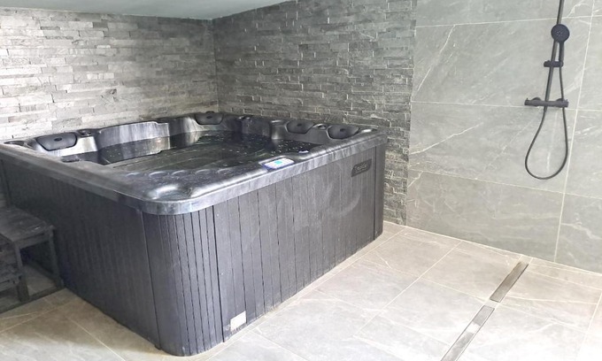 Lespignan Villa | Villa de 3 chambres avec piscine interieure jacuzzi et wifi a Lespignan