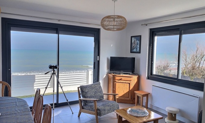 Bernieres-sur-Mer House | Villa de la plage, seafront, D-Day beach, Calvados, Normandy Juno