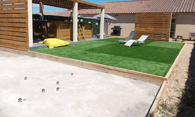 Velaux Villa | Villa dedicated to conviviality between families/friends (birthdays,