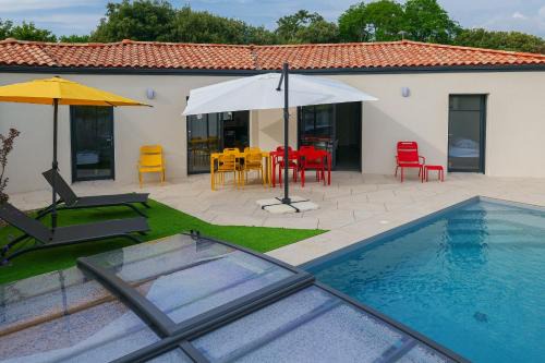 Jard-sur-Mer House | Villa des Hérondais avec piscine - idéal familles - 8 personnes