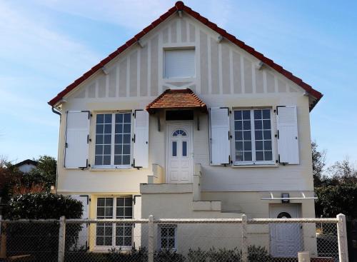 Varaville Apartment | Villa des sables avec 1 studio pour 2 personnes pouvant être complété par une chambre avec sa salle de bain et WC si 4 personnes