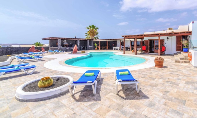 Playa Blanca Villa | Villa Deseo Sol - Five Bedroom Villa, Sleeps 10