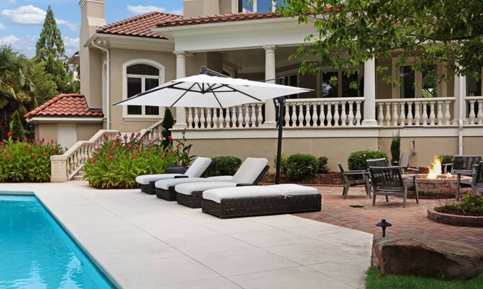 North Raleigh House | Villa Di Raleigh - Pool + Pickleball + Sauna + Gym