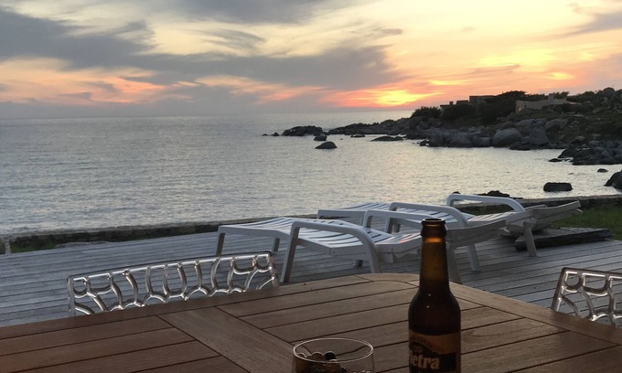 Marine de Davia House | Villa Doride "Maison pieds dans l'eau"-private home with direct access to the sea