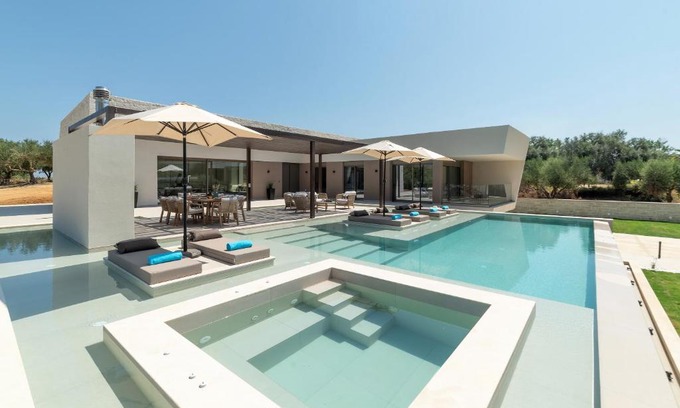 Georgioupolis Villa | Villa El by PosarelliVillas