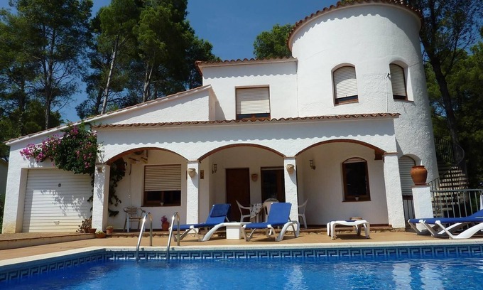 Pals Villa | Villa "El Castillito" with Pool, Terrace & Wi-Fi