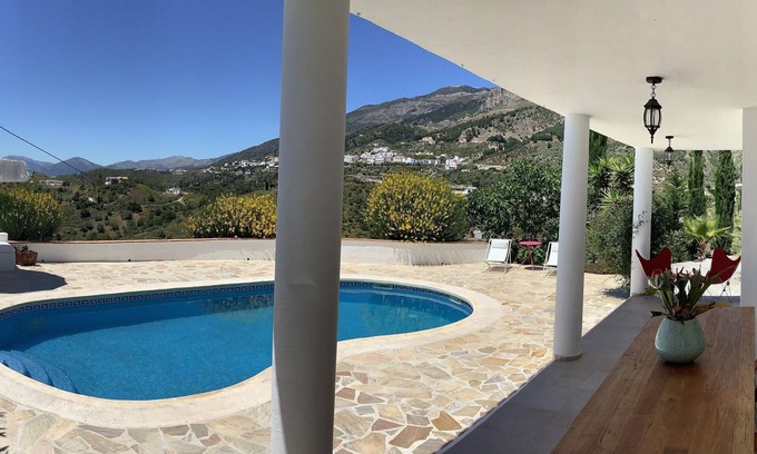 Canillas de Aceituno Villa | Villa El Frantoio