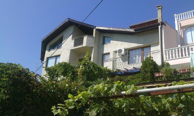 Saints Constantine and Helena House | Villa Elfi