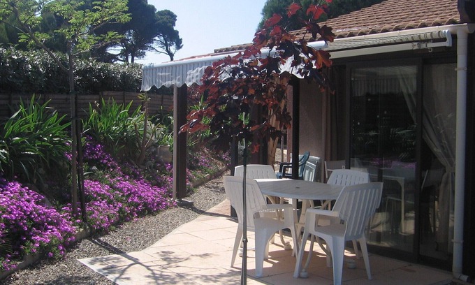 Vendres Villa | Villa Entouree D'un Jardin Arbore A LA MER A Vendres Plage