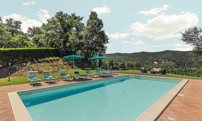 Ripoli Villa | Villa Etra: An elegant and welcoming two-story villa in the characteristic style of the Tuscan countryside, with Free WI-FI.