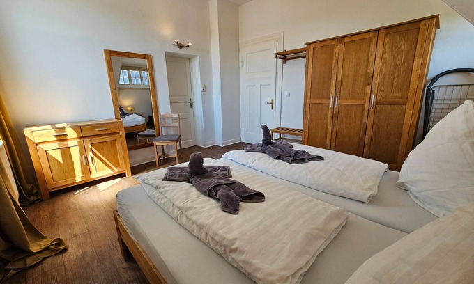 Borkum Villa | Villa 'Ferienwohnung Aurora 6' with Wi-Fi