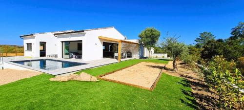 Sainte-Lucie-de-Porto-Vecchio Villa | Villa Florida, 8 pers, vue montagne, 350 m plage à pieds