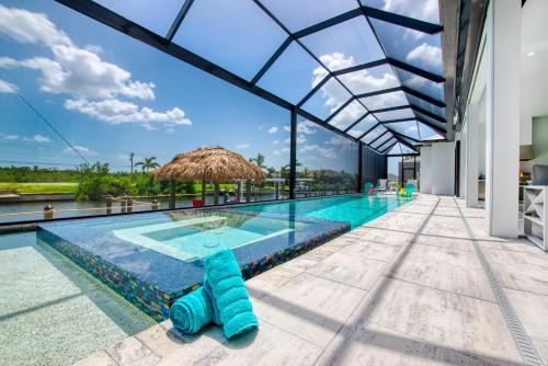 Pelican Villa | VILLA FOURTASTIC VIEW - 4 BEDS - 4,5 BATHS - 8 GUESTS - GULF ACCESS & POOL/SPA - BOAT
