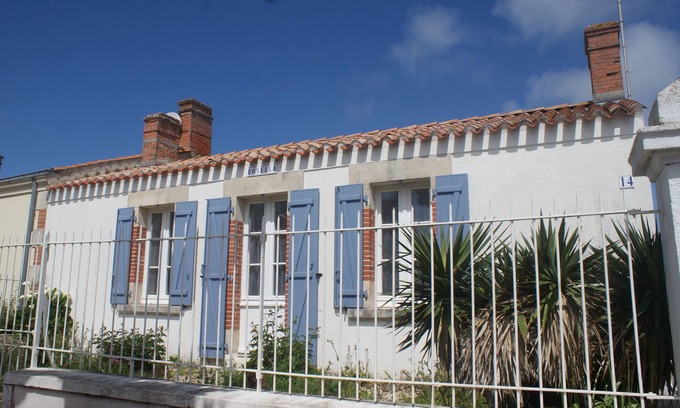 Saint-Gilles-Croix-de-Vie House | Villa, large garden, wifi, 400m from the beach and 600m from the market
