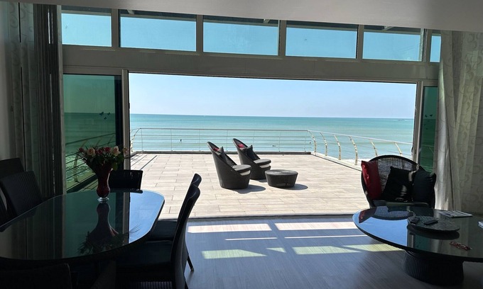 Saint-Gilles-Croix-de-Vie House | VILLA 180m2 -feet in the water -Terrace 60m2 on the sea-4bedrooms -Garage-Clim