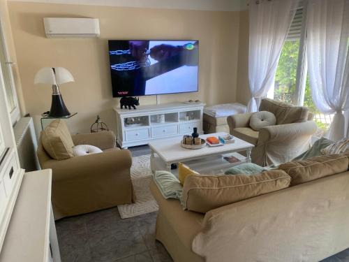 Saint-Saturnin-les-Avignon House | Villa des palmiers