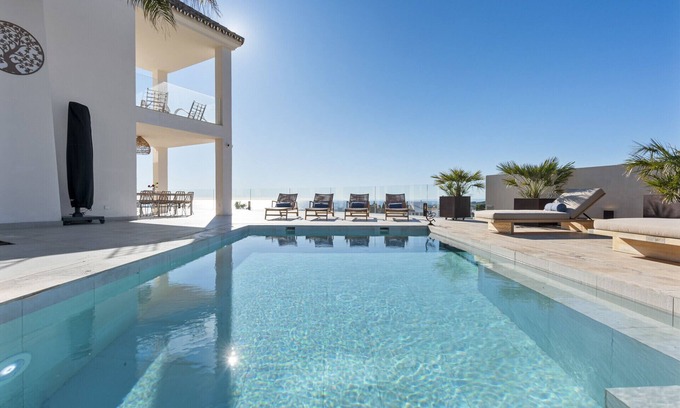 Mijas Villa | Villa Frelouka | Luxury villa for golf lovers with an amazing view.